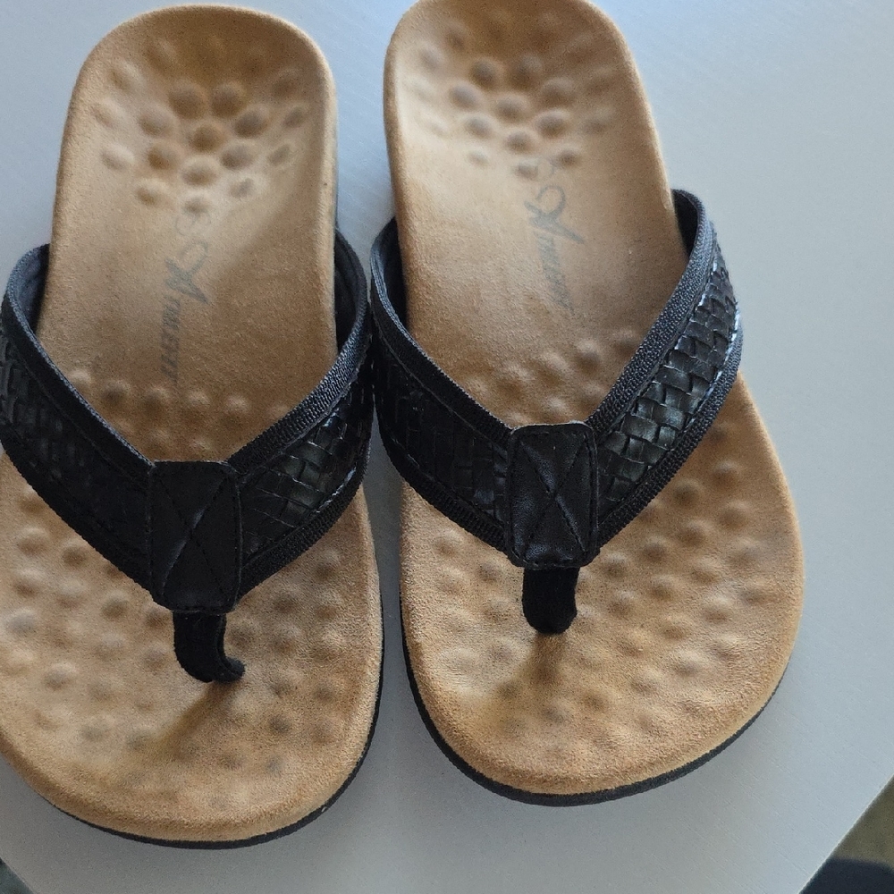 B1 Woven Strap Black and Tan Flip Flops